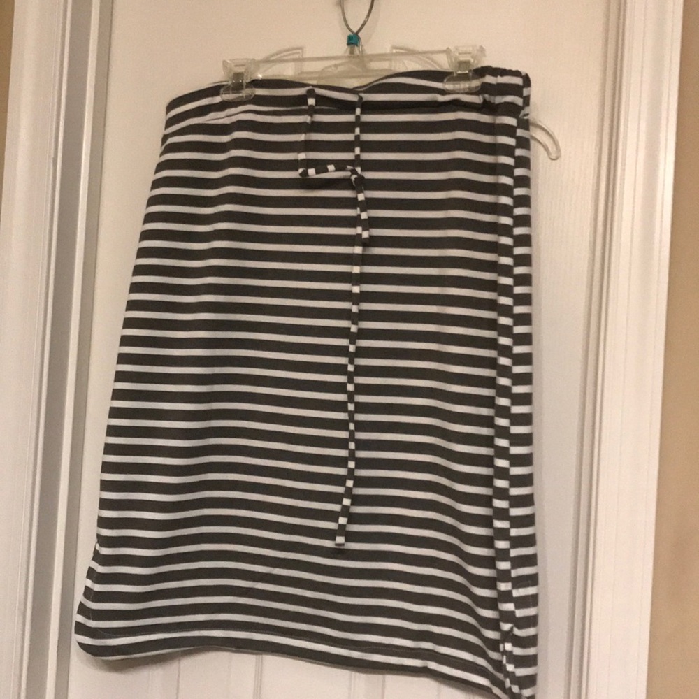 Simple Addiction grey & white.